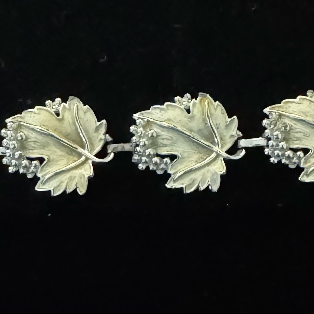 Vintage Sarah Coventry Silver-Tone/White Enamel “Whispering Leaves” Bracelet. - Picture 3 of 11